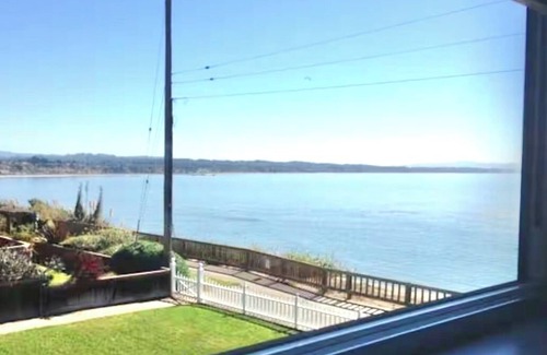 Capitola House | Luxury Ocean Front/Panoramic Views,Walk to Beach, Shops & Dining