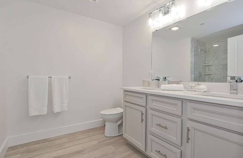 Plymouth Cultural District Apartment | Luxury Ocean View Corner Condo (725S.F.)