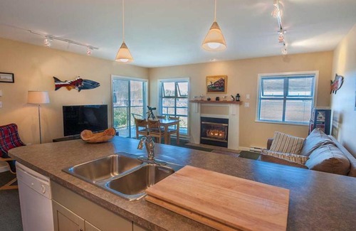 Tofino Apartment | Luxury Oceanfront Condo by OnlyBC 104