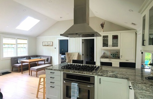 West Yarmouth Cottage | Luxury on the cape, Private beach , central a/c, outdoor shower