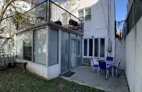 Flatlands House | Luxury One bedroom with private garden