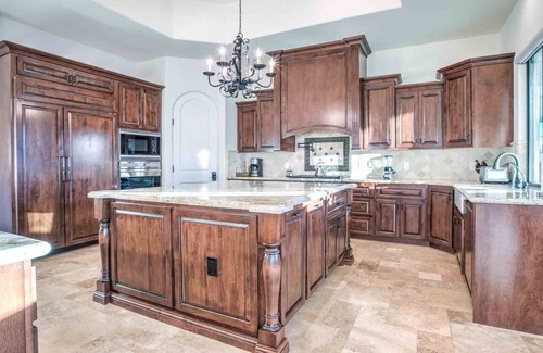 Paradise Del Este House | Luxury Paradise Valley Retreat with Splash Pad, Firepit & Sports Court