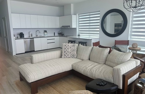 Northwest Point Condo | LUXURY PENTHOUSE 3 BED 3 BATH CONDO NEAR AMAZING SHORE DIVING