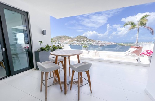 Simpson Bay Apartment | Luxury penthouse · Cole Bay · Lagoon view & pool