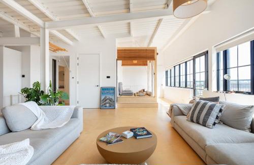 Upper Clapton Apartment | Luxury Penthouse Loft in Art-Deco Warehouse Conversion
