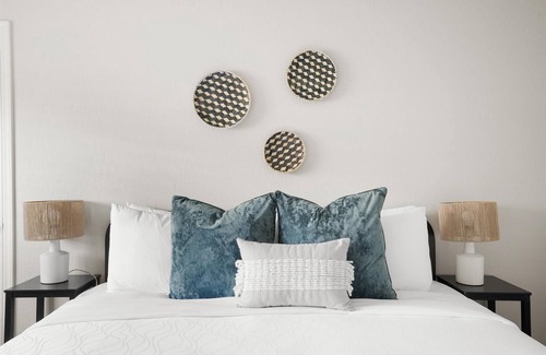 Arabian Crest House | Luxury Pet Friendly Home: Sport Court, Pool & Hot Tub, Putting Green, Fire Pit