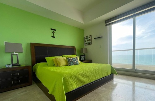 Alvarado Apartment | Luxury PH in front of the Sea