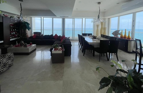 Alvarado Apartment | Luxury PH in front of the Sea