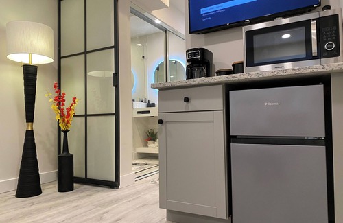 Palm Beach Gardens Apartment | Luxury, Private Suite 2