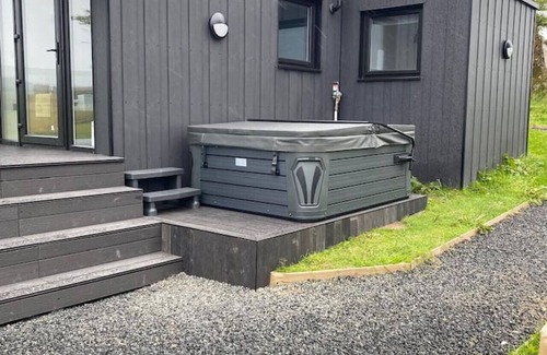 Ballycastle Apartment | Luxury Private Couples Glamping Cabin Pod with your own Hot Tub & BBQ