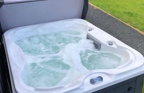 Ballycastle Apartment | Luxury Private Couples Glamping Cabin Pod with your own Hot Tub & BBQ