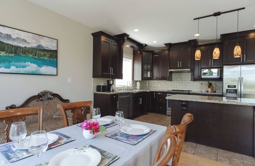 Regional District of Nanaimo House | Luxury Rainbow House, Private with Pool Table, and Oceanview