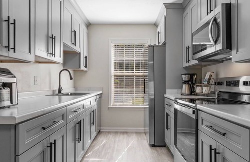 Tallahassee House | LUXURY RENOVATED TOWNHOUSE CLOSE I-10