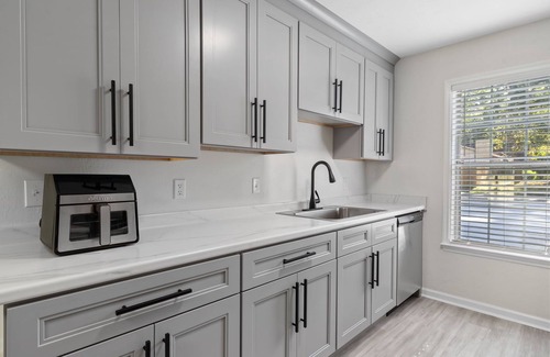 Tallahassee House | LUXURY RENOVATED TOWNHOUSE CLOSE I-10