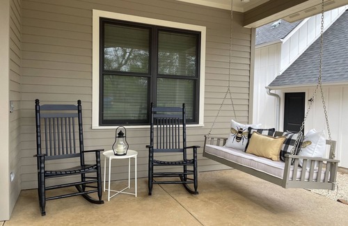 Fredericksburg House | Luxury rental in the heart of Fredricksburg minutes from Main Street.