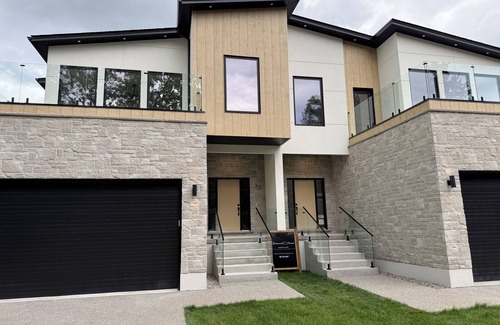 Grand Bend House | Luxury rental steps to the beach