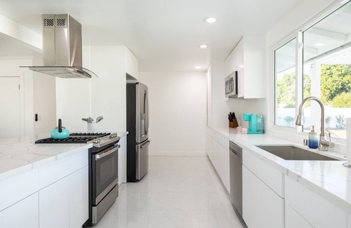 Racquet Club West Villa | Luxury Retreat | Dreamy view! Saltwater Pool Spa, Large Yard & Close to Downtown