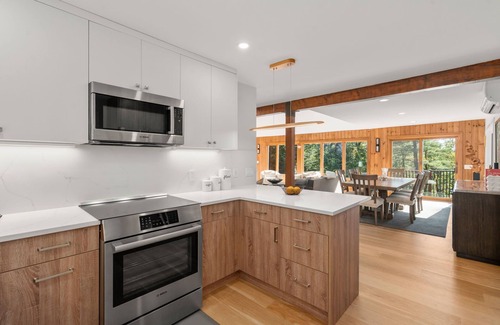 Grantham Ski Chalet | Luxury retreat in Eastman community near mount Sunapee, Dartmouth College.
