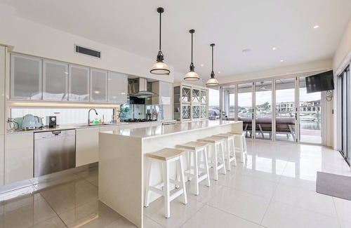 Broadbeach Waters Hotel | Luxury Riverfront Home on the Gorgeous Gold Coast