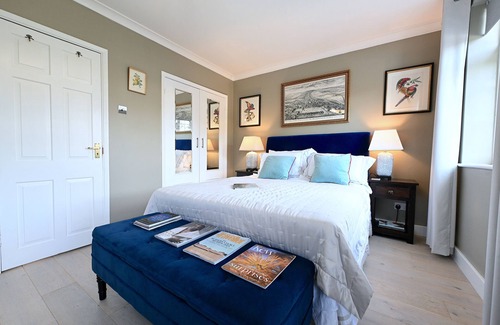North Richmond Bed & Breakfast | Luxury room in Richmond: ensuite, parking and 2 free tickets to Kew Gardens