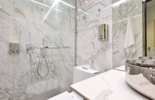 Lalinde Hotel | Luxury Room with window