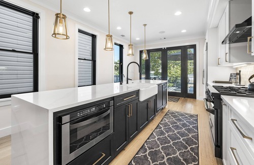 16th Street Heights House | Luxury rowhouse w/parking - centrally located
