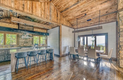 Mineral Bluff Cabin | Luxury Rustic Cabin/Views/Hot Tub/Firepit