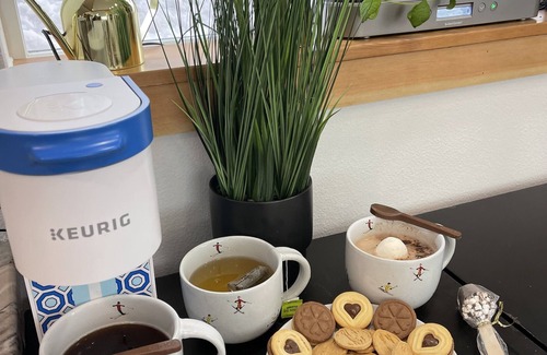 Snoqualmie Pass House | Luxury Rustic Modern on Ski Slope w/Ski in & out. 4B/4Bath w/3 ensuite. w/HotTub