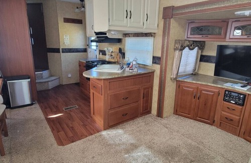 Peletier House | Luxury RV only 3 miles to the Beach, 20 miles to Lejeune and Cherry Point