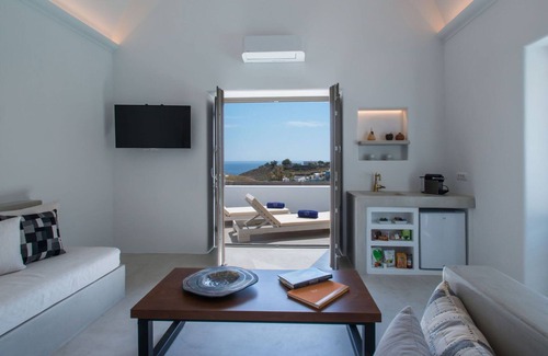 Imerovigli Villa | Luxury Santorini Villa | Villa Deluxe Suite | Private Pool | Sea View |.