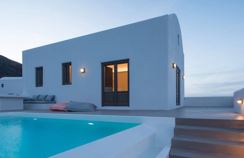 Imerovigli Villa | Luxury Santorini Villa | Villa Deluxe Suite | Private Pool | Sea View |.