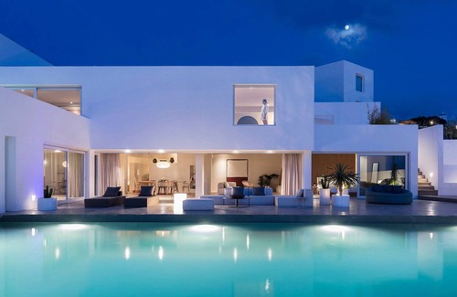 Oia Villa | Luxury Santorini Villa | Villa Echo | 6 Bedrooms | Two Private Pools & Amazing.