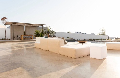 Oia Villa | Luxury Santorini Villa | Villa Echo | 6 Bedrooms | Two Private Pools & Amazing.