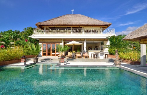Temukus Villa | Luxury Sea View Villa, 5* Service & Infinity Pool