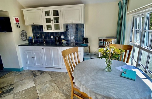 Tregony Apartment | Luxury Self Contained Studio on the Roseland Peninsula. En-suite, Parking, Wifi