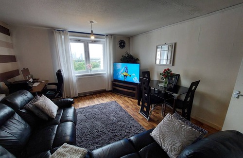 Salford Apartment | Luxury Serviced Apartment Close to Manchester City Centre and Old Trafford.