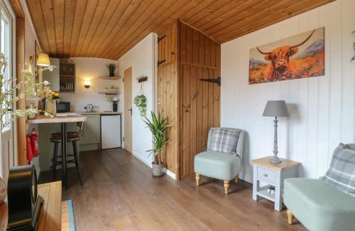 Cambridge Other | Luxury Shepherd Hut with Private Hot Tub