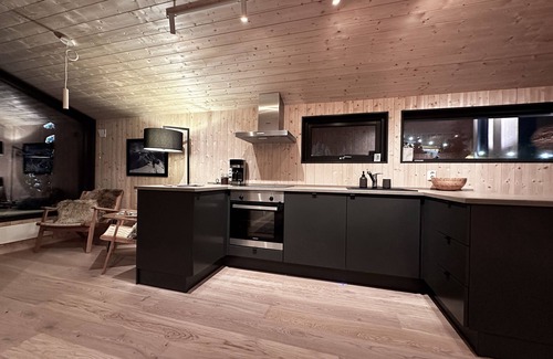 Skeikampen Ski Chalet | Luxury Ski Retreat with Ski-In/Ski-Out Access on Kvitfjell, Featuring a Jacuzzi