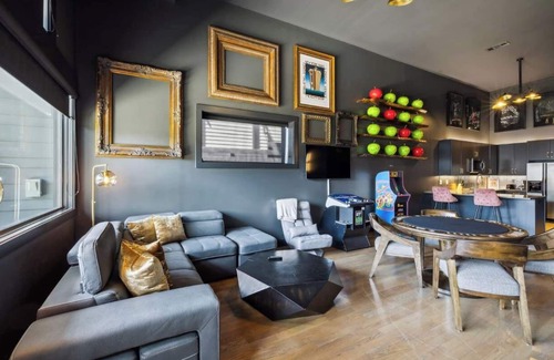 Katie Hill Neighborhood House | Luxury Skyline Mansion: Pool, Hot Tub & Game Room!