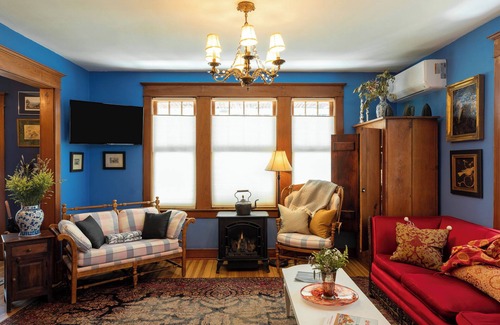 Hudson House | Luxury Spa Retreat with Sauna, Hot Tub & Swimming Pool in the Heart of Hudson
