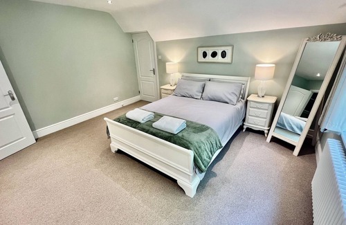 Mapperley Apartment | Luxury Spacious Apartment Sherwood Sleeps 8