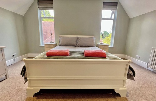 Mapperley Apartment | Luxury Spacious Apartment Sherwood Sleeps 8