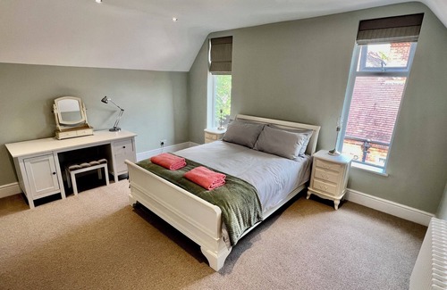 Mapperley Apartment | Luxury Spacious Apartment Sherwood Sleeps 8