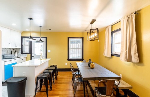 Fairlawn House | Luxury spacious charming DC row house + free parking