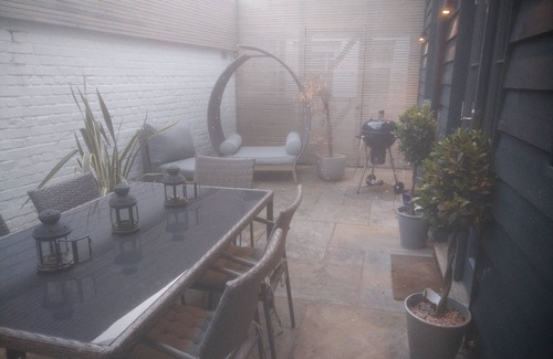 Chichester House | Luxury spacious detached house in heart of city centre with parking