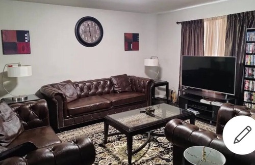 Herndon House | Luxury stay at prime location