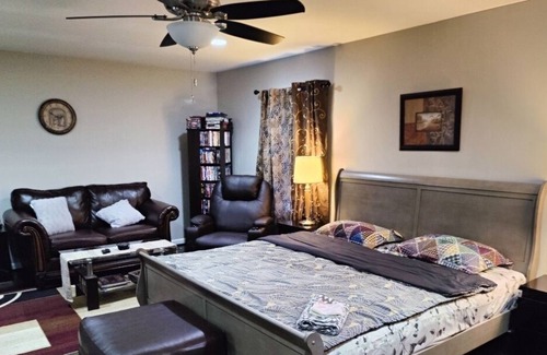 Herndon House | Luxury stay at prime location
