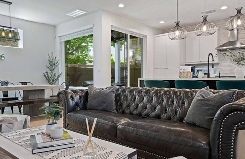 Swede Hill Apartment | Luxury Stay w/Ping-Pong & Pool