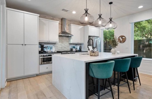 Swede Hill Apartment | Luxury Stay w/Ping-Pong & Pool