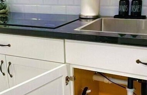 Houston Apartment | Luxury Studio-Apt w/Jacuzzi 8 mi from IAH